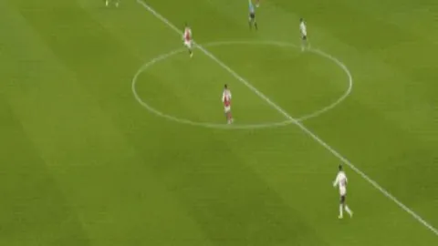 巴薩主席拉波爾塔携手球員獻新春祝福：迎運動新篇章，共慶巴薩永慶！